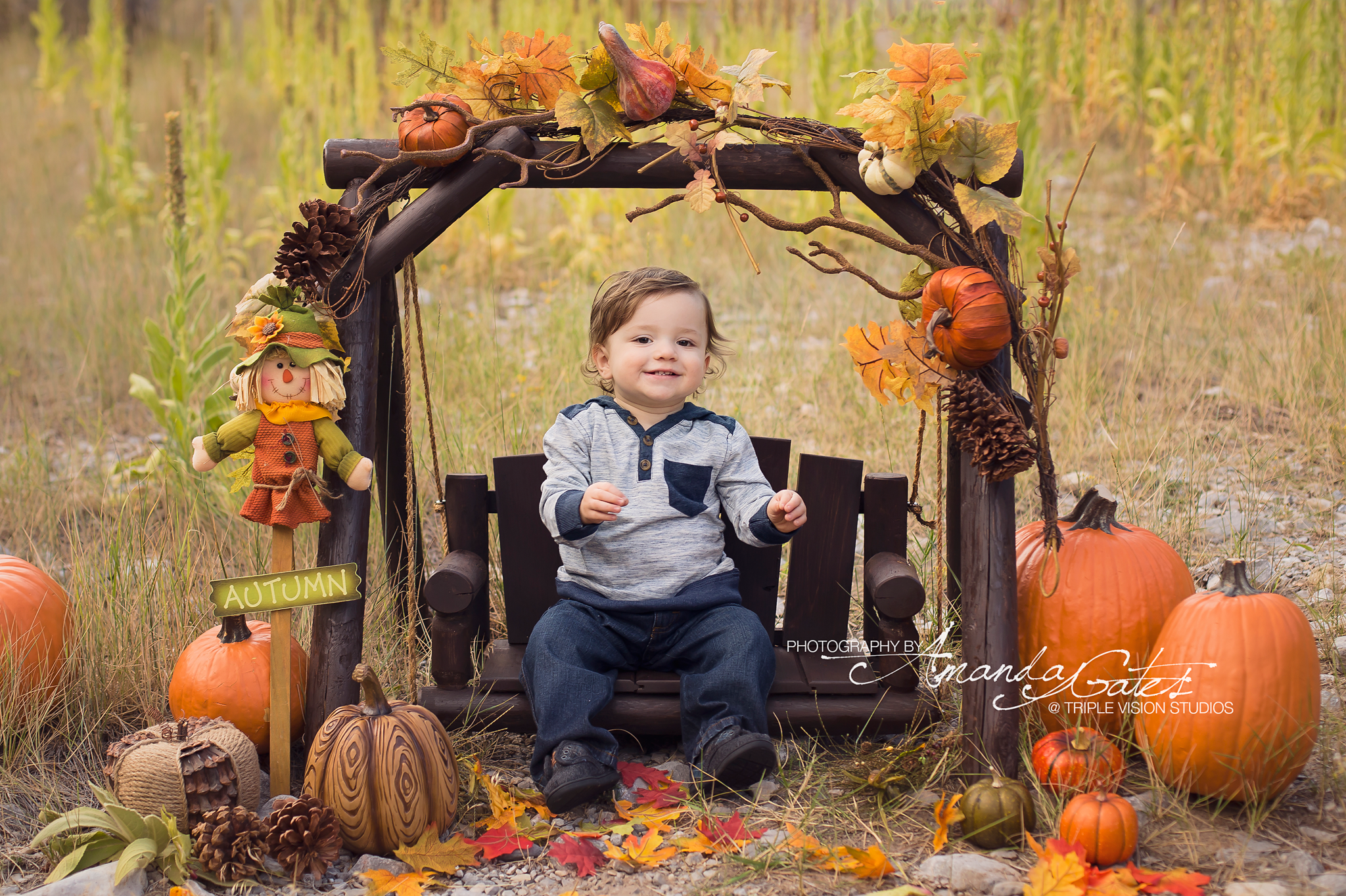 Осенняя фотозона для малышей